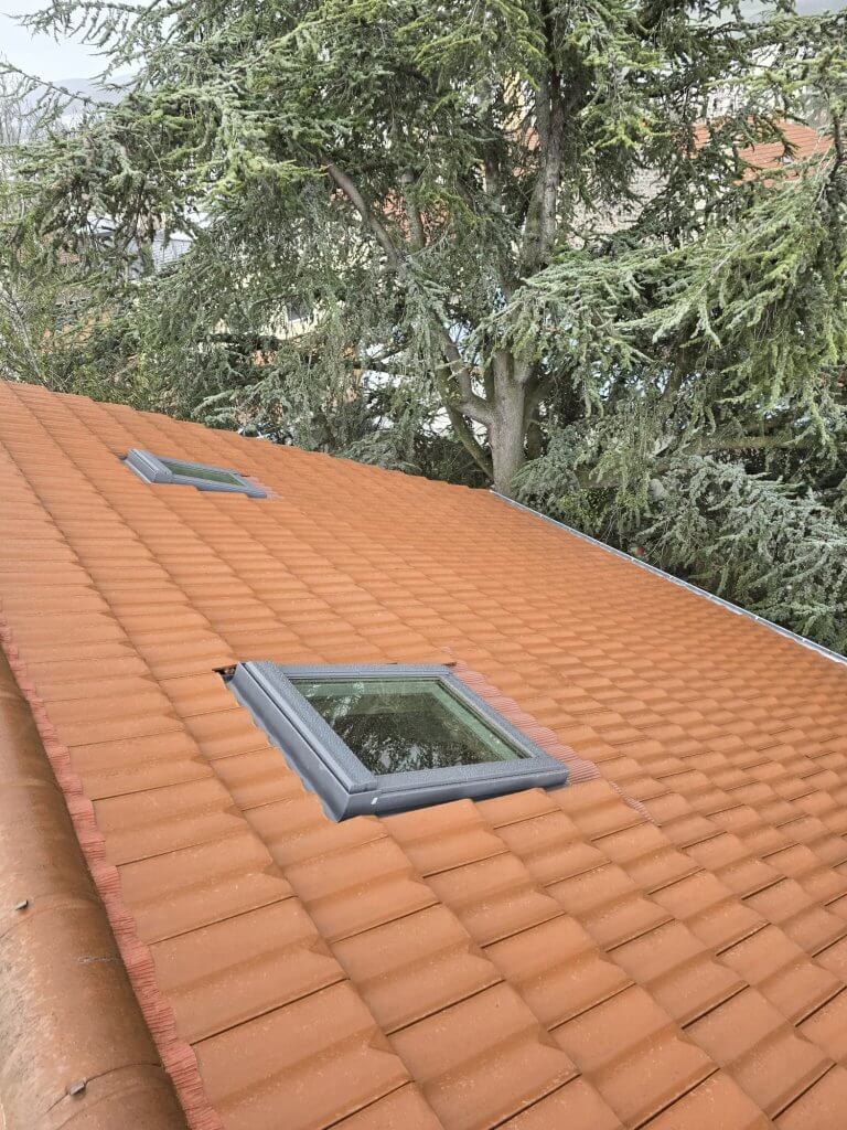 velux posés sur toit par l'entreprise Aboka charpentier à Saint-Etienne.