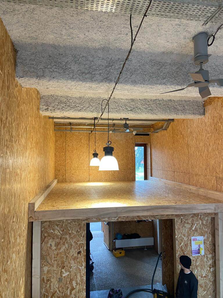 mezzanine en cours de création par l'entreprise Aboka Bois menuisier et charpentier en Auvergne Rhone Alpes